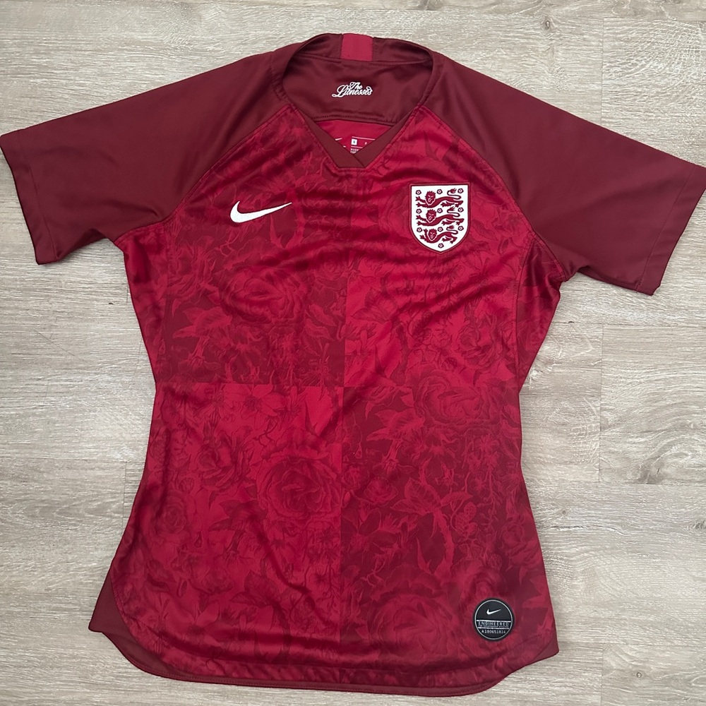 Nike Women's 2019-29 England Soccer lionesses Jersey size small